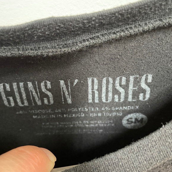 GUNS N' ROSES Sleeveless Shirt - Picture 3 of 3
